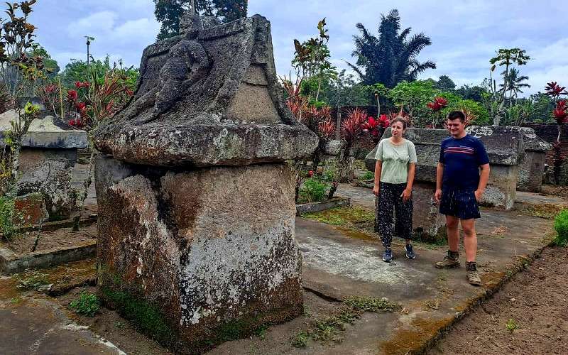 Tomohon Waruga Visitors