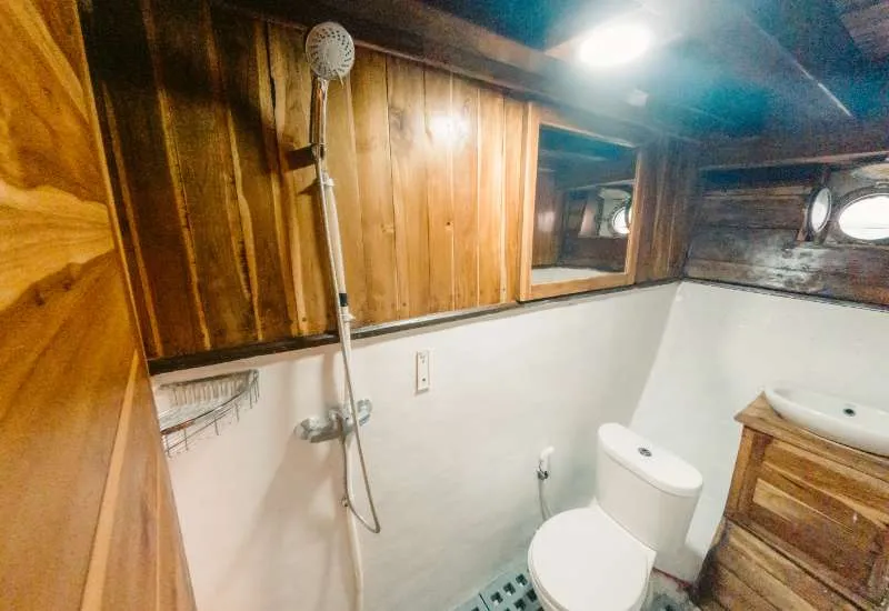 Lamborajo2 Superior Bathroom