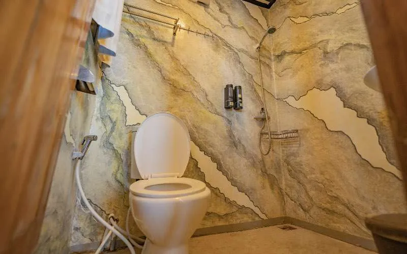 Lamborajo2 family bathroom