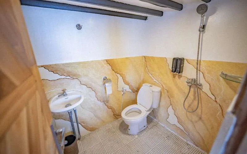 Lamborajo2 master bathroom 2